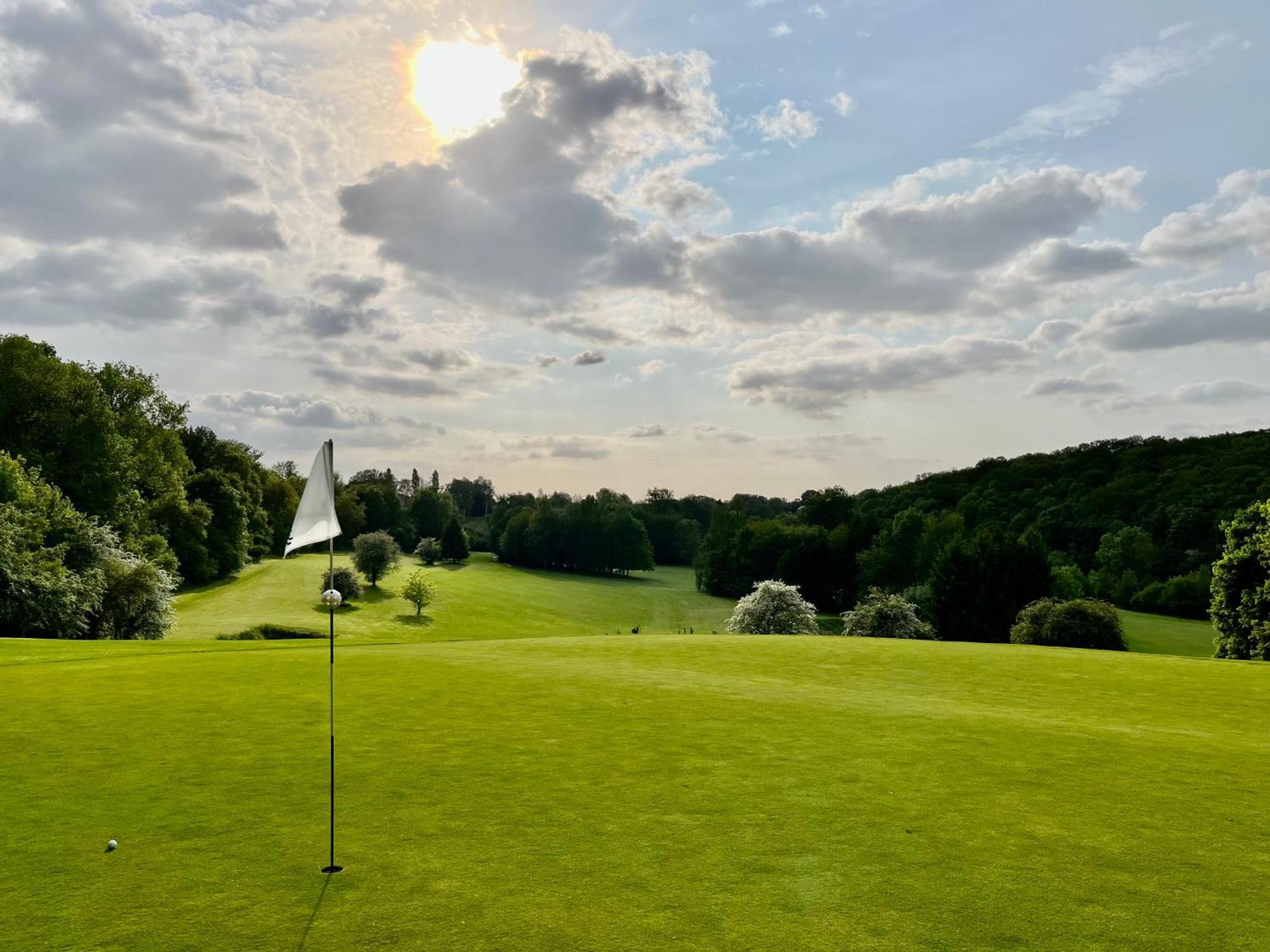 Golf & Hotel De Falnuee Mazy Exteriér fotografie
