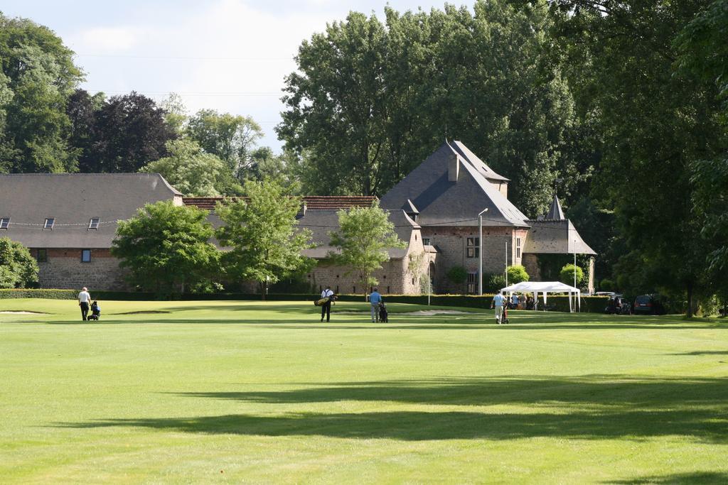 Golf & Hotel De Falnuee Mazy Exteriér fotografie