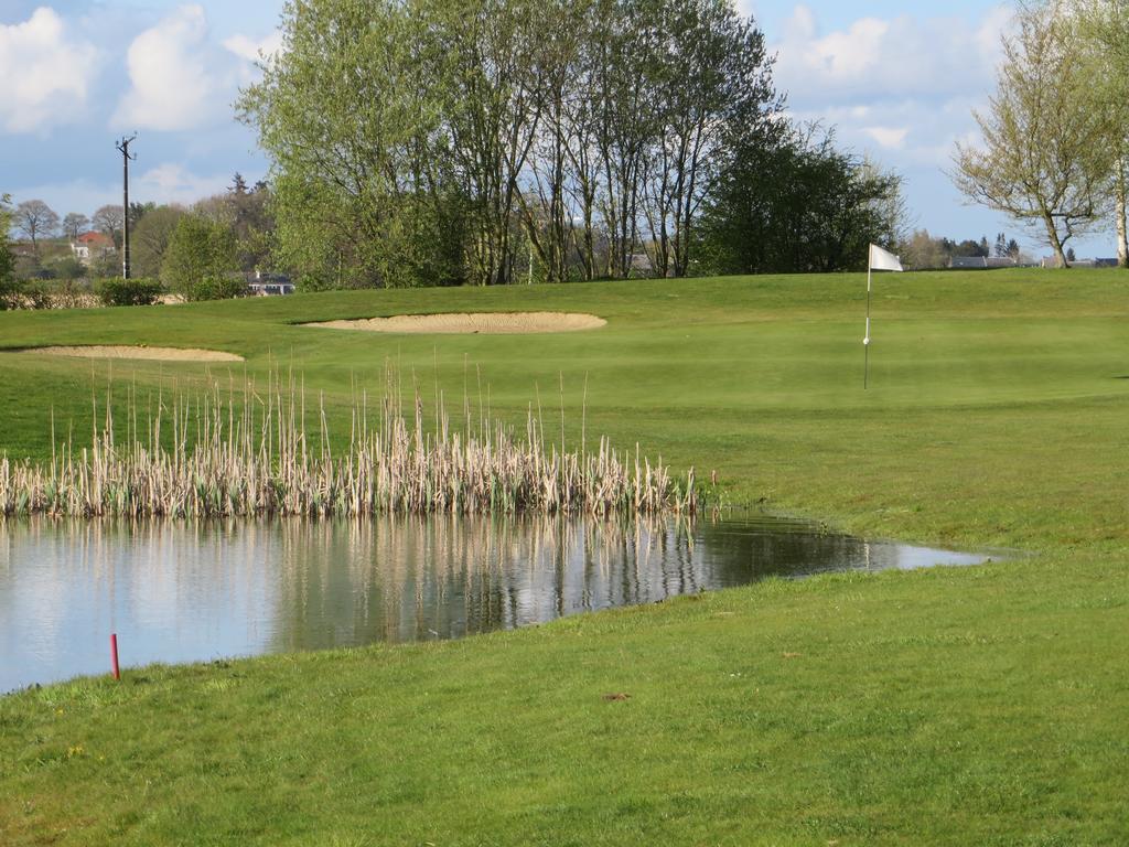Golf & Hotel De Falnuee Mazy Exteriér fotografie